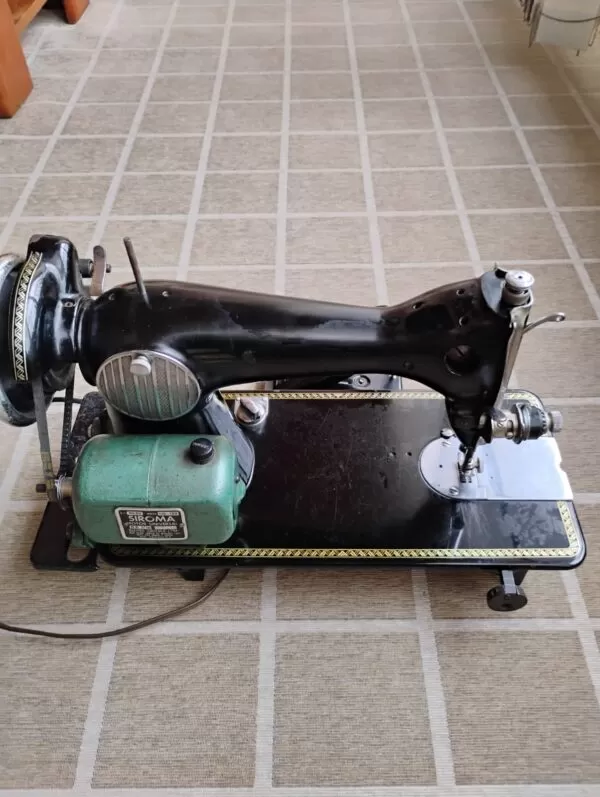 Máquina de costura antiga - Imagem 2